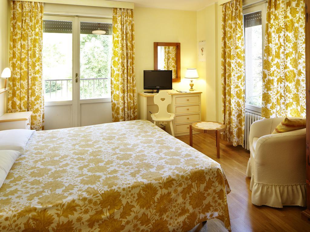 Albergo Milano Snc Lanzo dʼIntelvi Zimmer foto