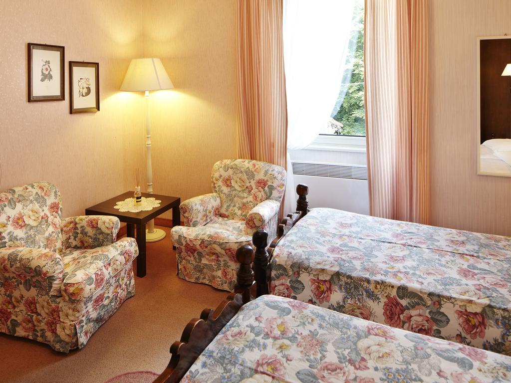 Albergo Milano Snc Lanzo dʼIntelvi Zimmer foto