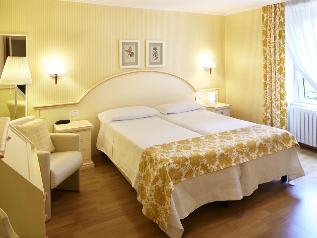 Albergo Milano Snc Lanzo dʼIntelvi Zimmer foto